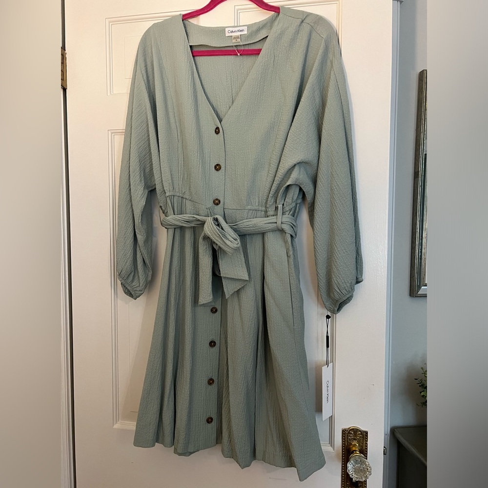 Calvin Klein belted button down with pockets, NWT